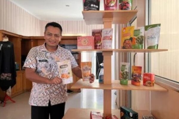 Angkringan Cangkring Bringin, Batealit, Unit Usaha Kuliner dan UMKM DPC ProGIB Jepara Resmi Dibuka