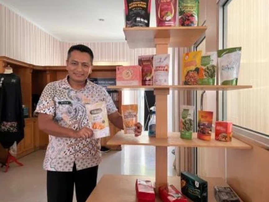 Angkringan Cangkring Bringin, Batealit, Unit Usaha Kuliner dan UMKM DPC ProGIB Jepara Resmi Dibuka
